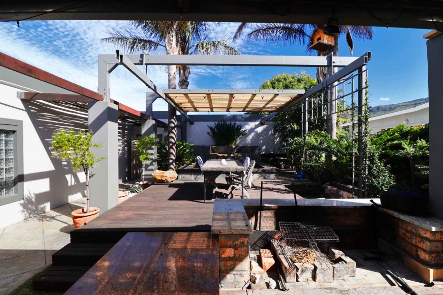 4 Bedroom Property for Sale in Sandbaai Western Cape